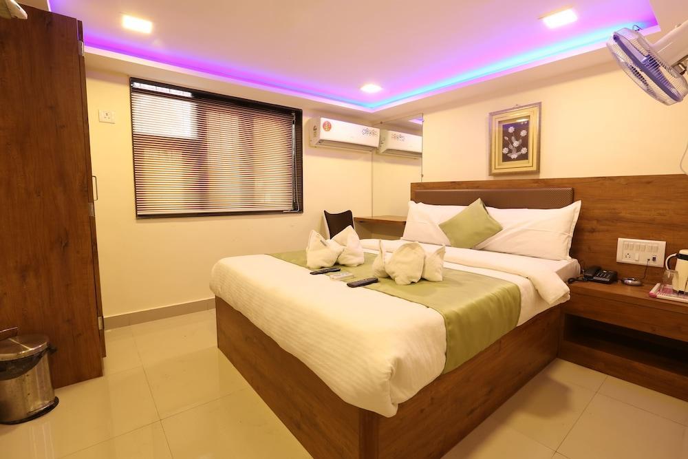 Hotel Happyland Mumbai Bagian luar foto