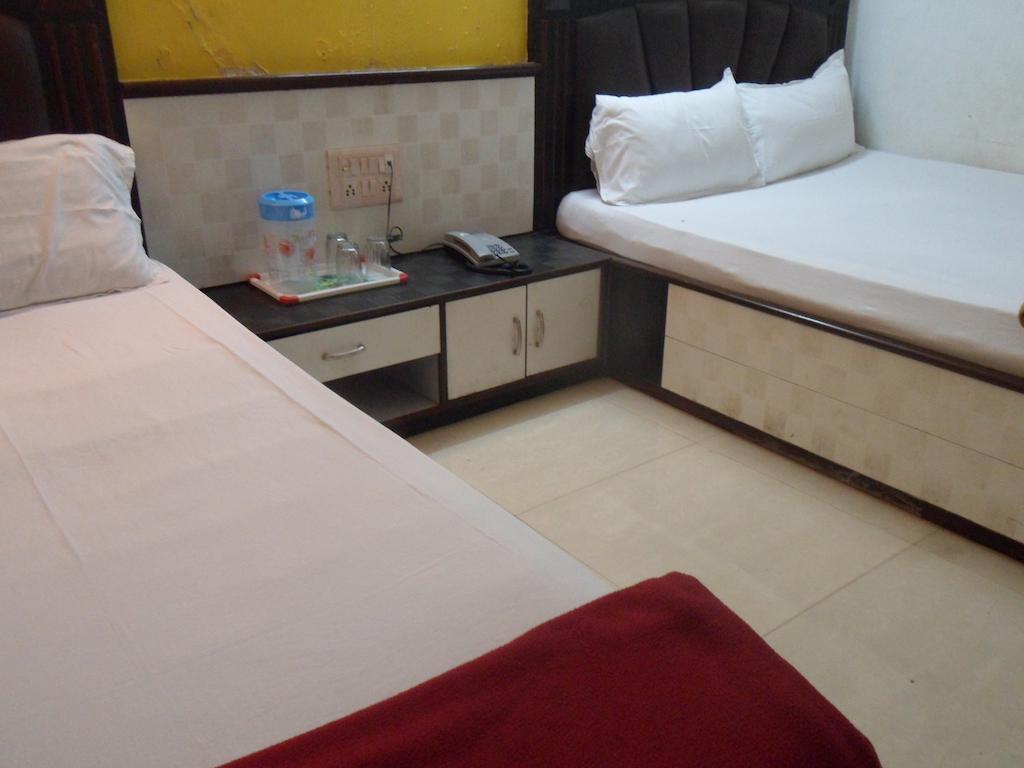 Hotel Happyland Mumbai Ruang foto