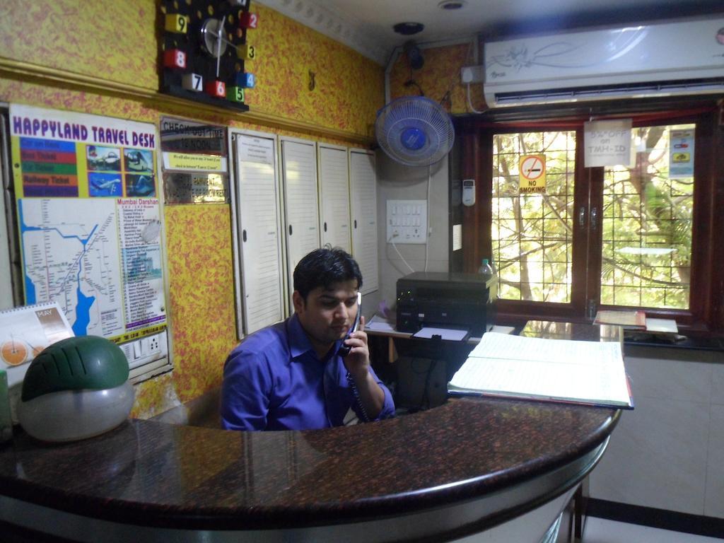 Hotel Happyland Mumbai Bagian luar foto