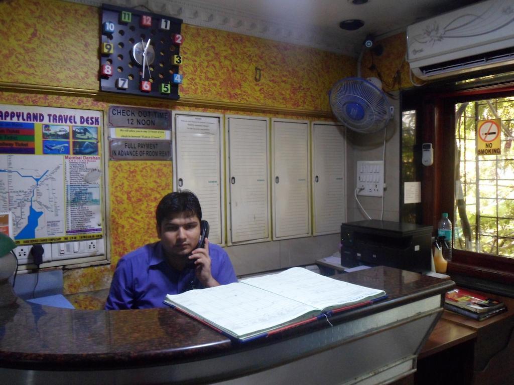 Hotel Happyland Mumbai Bagian luar foto