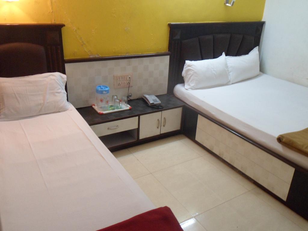 Hotel Happyland Mumbai Ruang foto