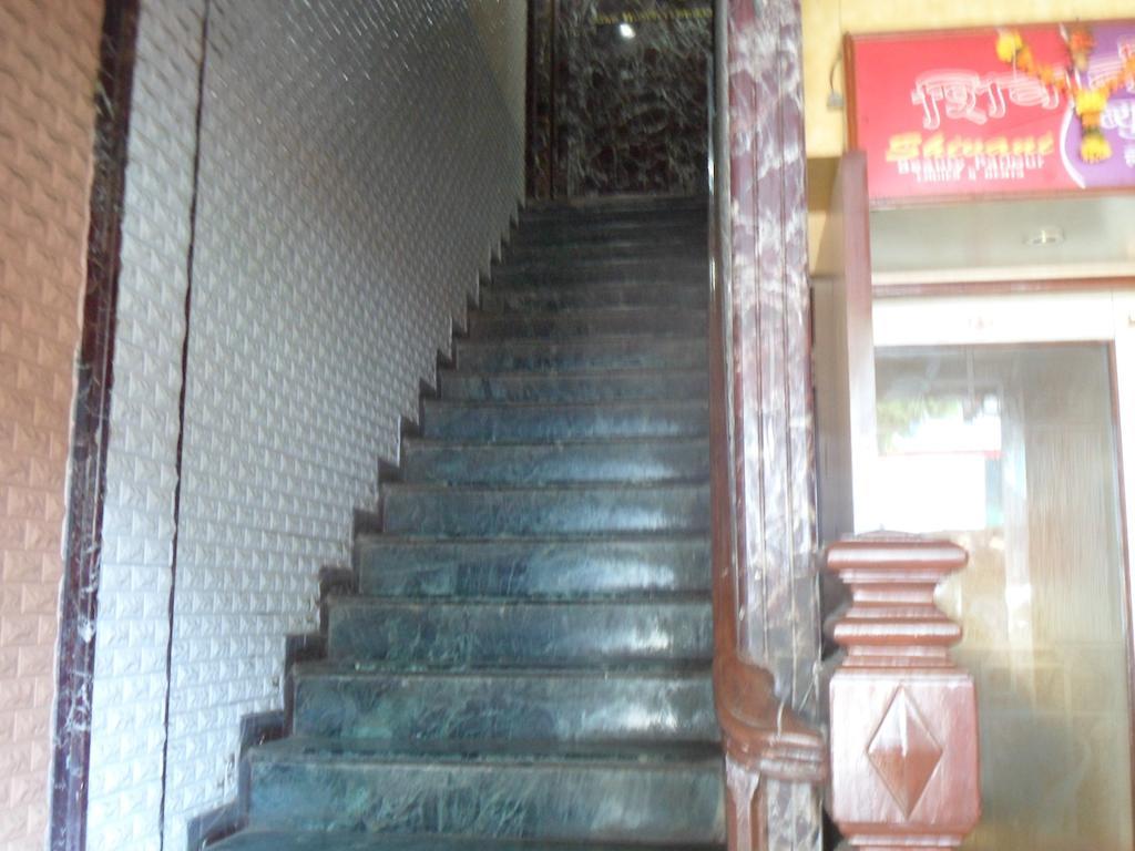 Hotel Happyland Mumbai Bagian luar foto
