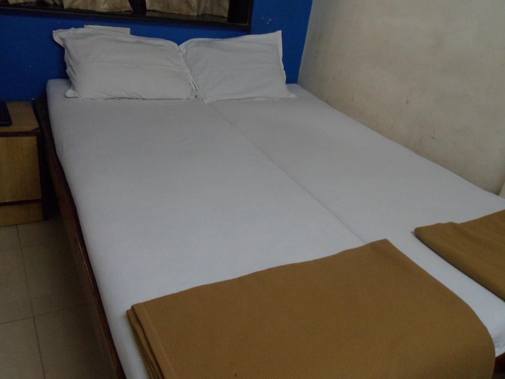 Hotel Happyland Mumbai Ruang foto