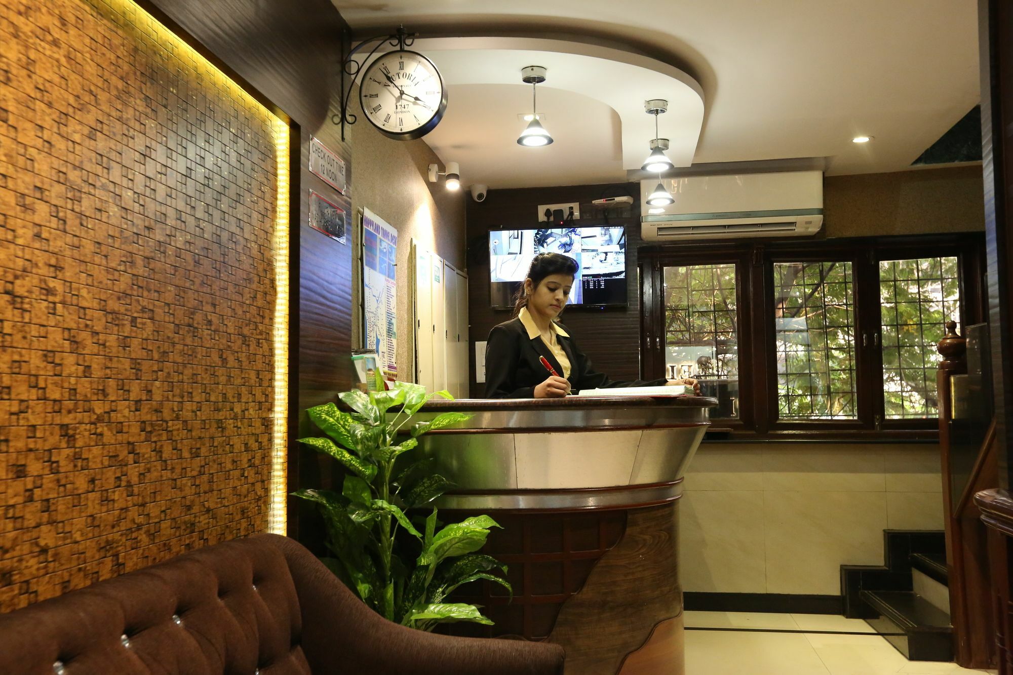 Hotel Happyland Mumbai Bagian luar foto