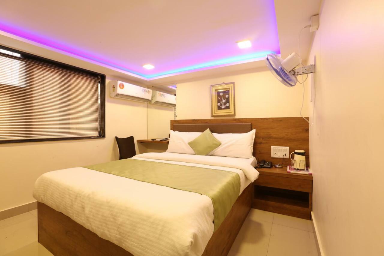 Hotel Happyland Mumbai Bagian luar foto
