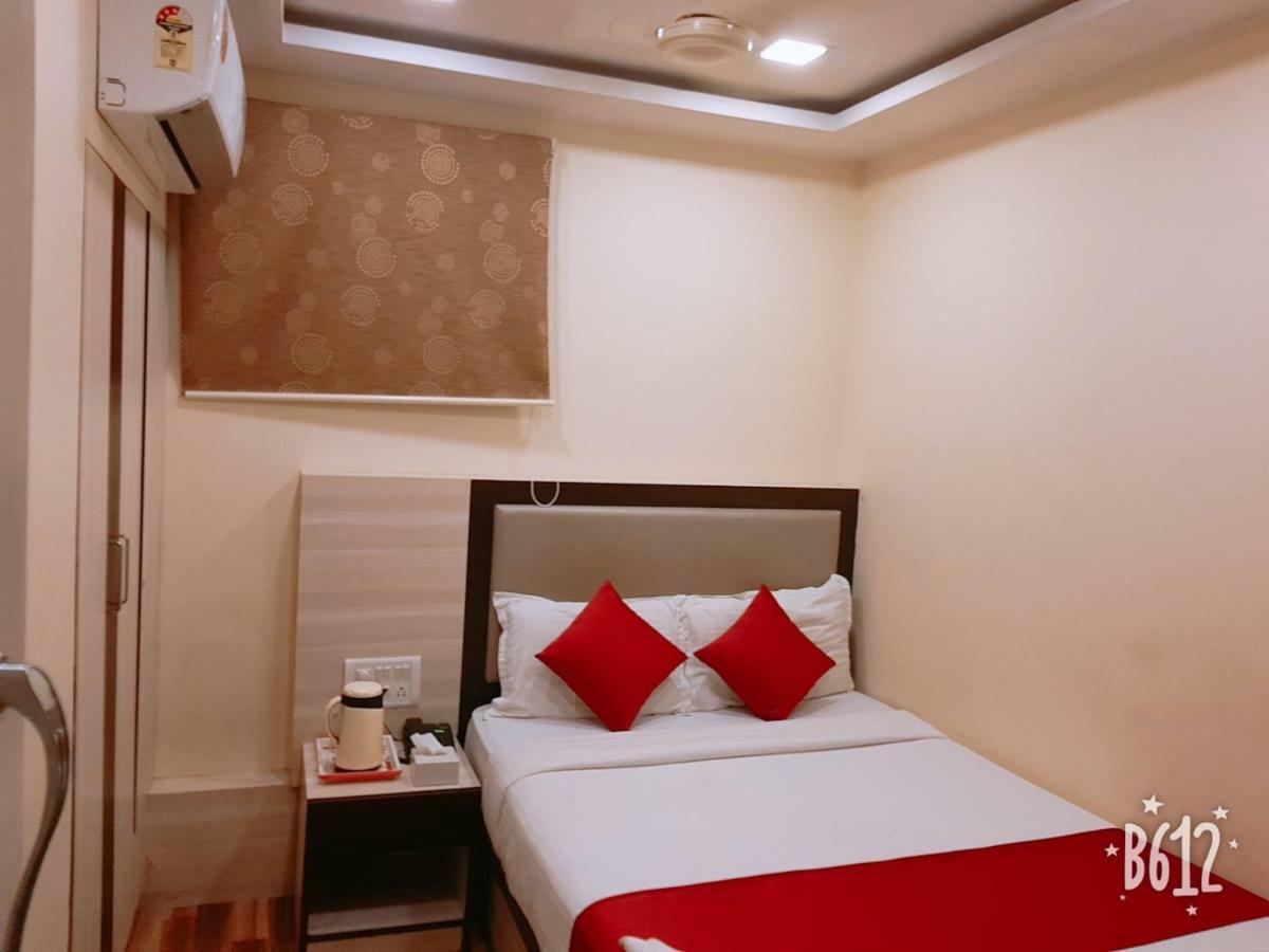 Hotel Happyland Mumbai Bagian luar foto