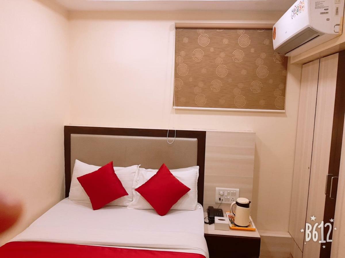 Hotel Happyland Mumbai Bagian luar foto