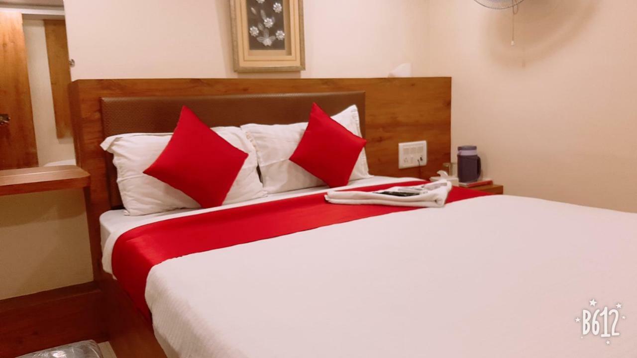 Hotel Happyland Mumbai Bagian luar foto