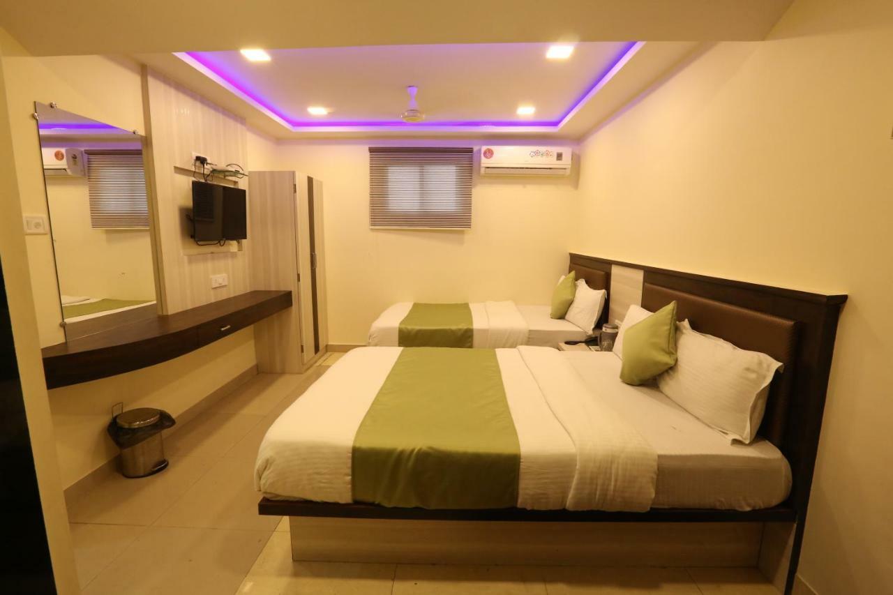 Hotel Happyland Mumbai Bagian luar foto