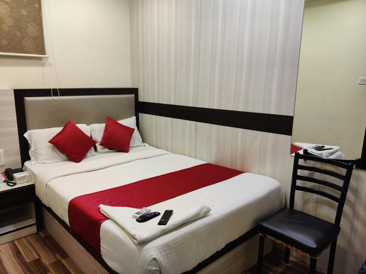 Hotel Happyland Mumbai Bagian luar foto