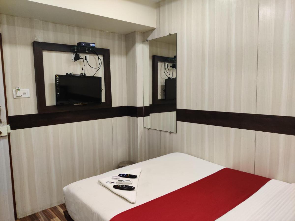 Hotel Happyland Mumbai Bagian luar foto