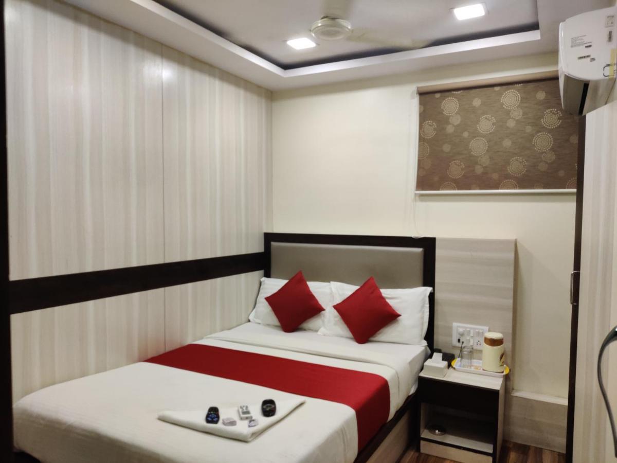 Hotel Happyland Mumbai Bagian luar foto