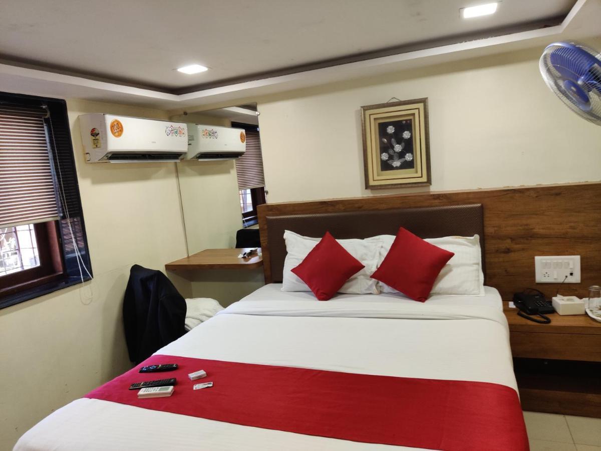 Hotel Happyland Mumbai Bagian luar foto