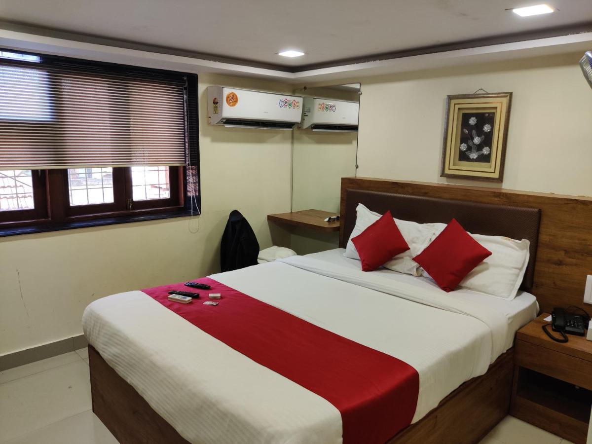 Hotel Happyland Mumbai Bagian luar foto