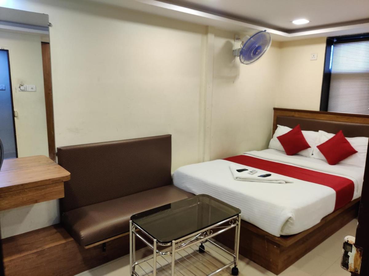 Hotel Happyland Mumbai Bagian luar foto