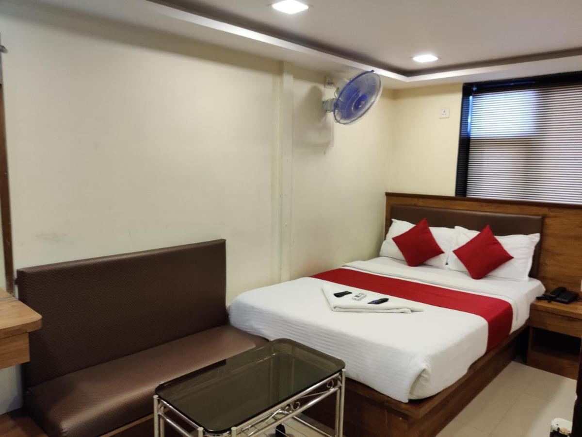 Hotel Happyland Mumbai Bagian luar foto