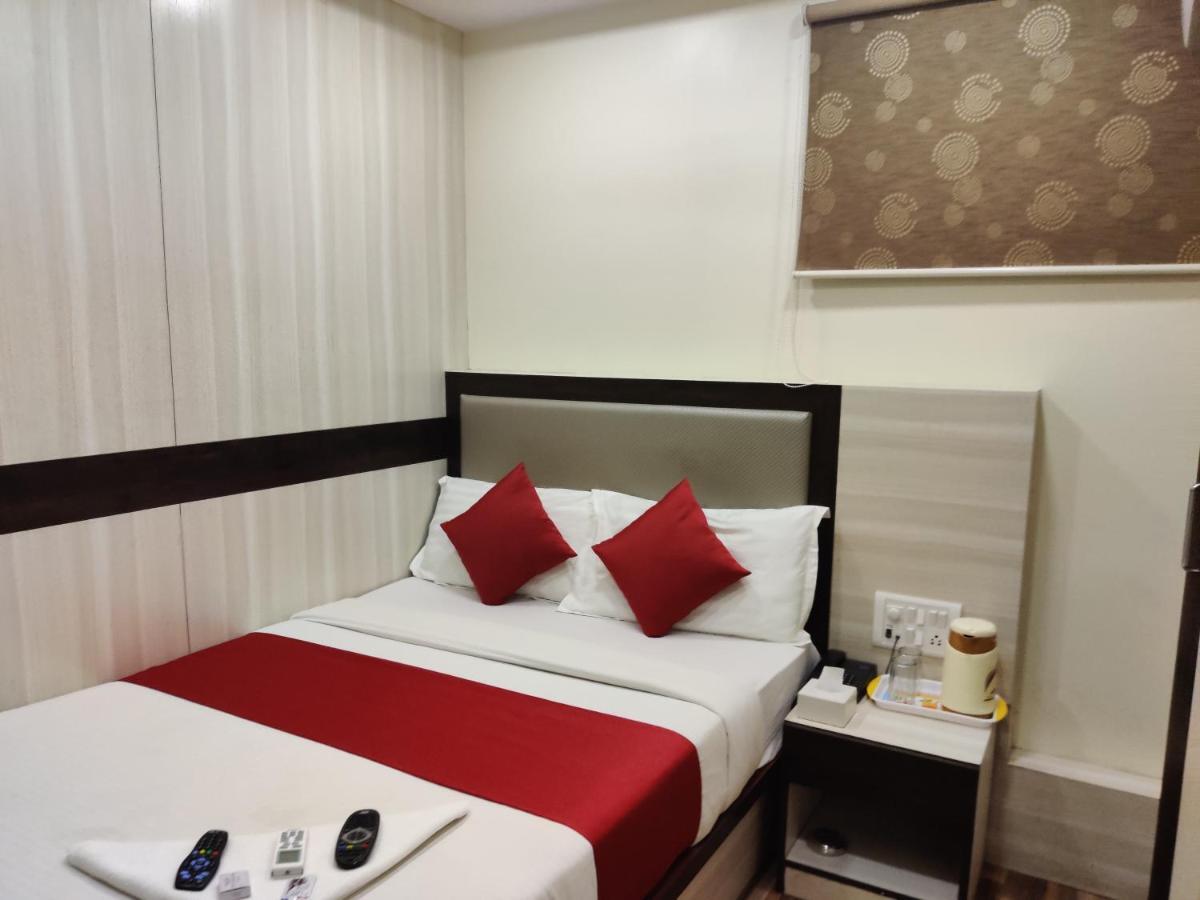 Hotel Happyland Mumbai Bagian luar foto