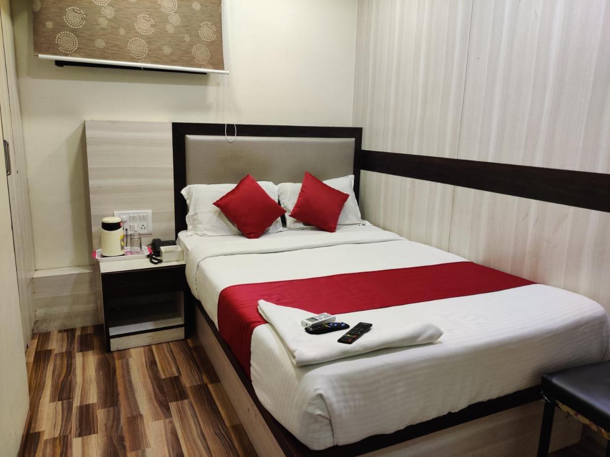 Hotel Happyland Mumbai Bagian luar foto