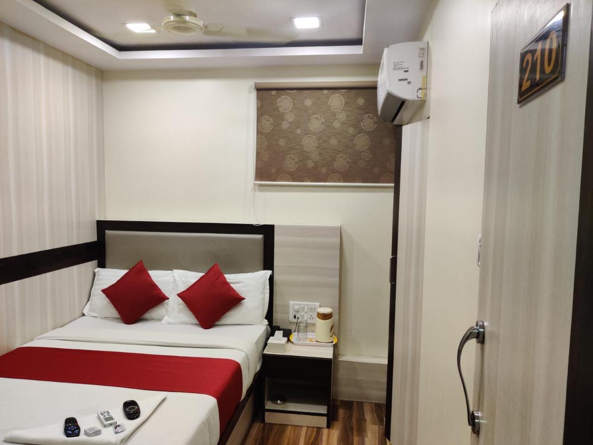 Hotel Happyland Mumbai Bagian luar foto