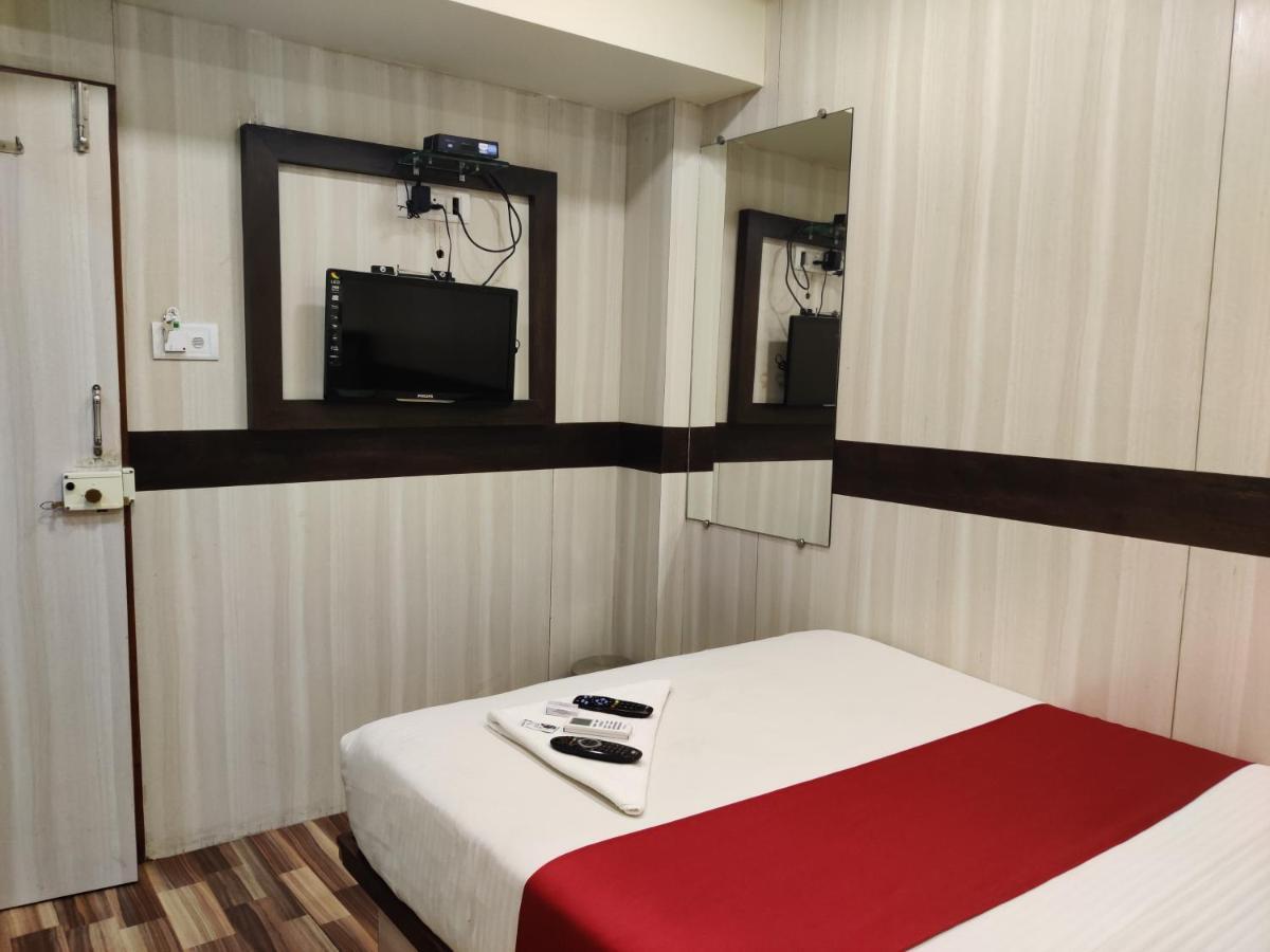 Hotel Happyland Mumbai Bagian luar foto