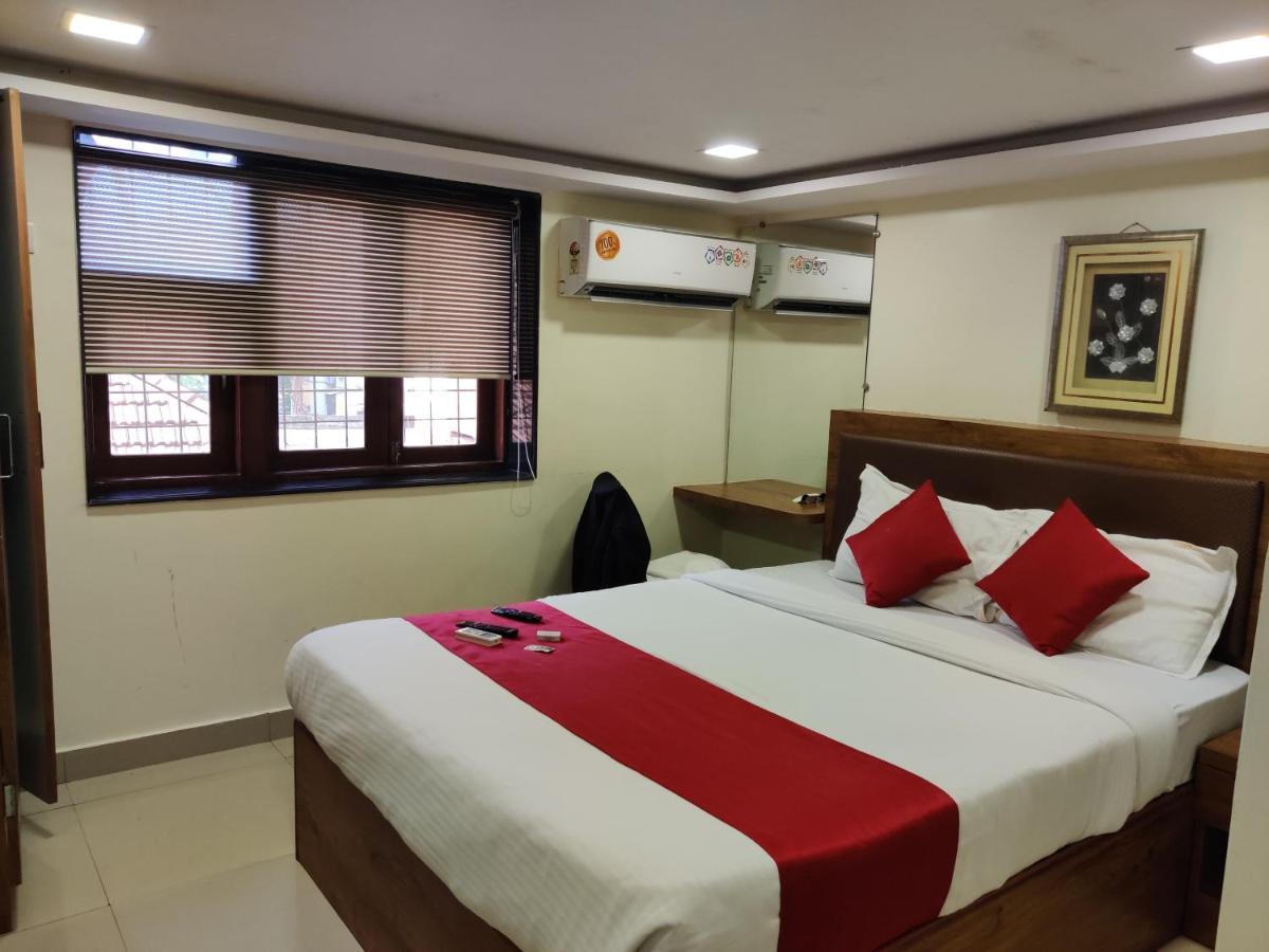 Hotel Happyland Mumbai Bagian luar foto