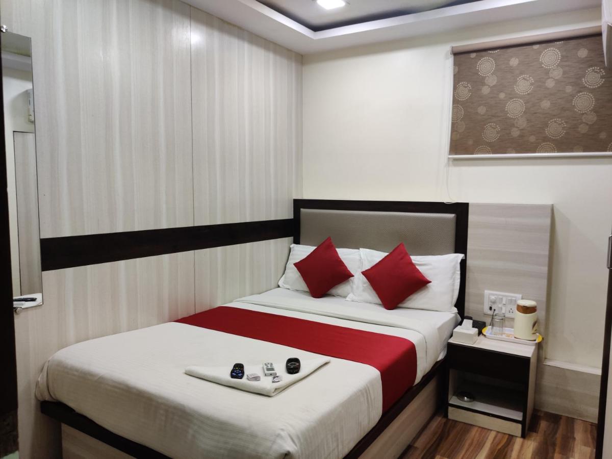 Hotel Happyland Mumbai Bagian luar foto