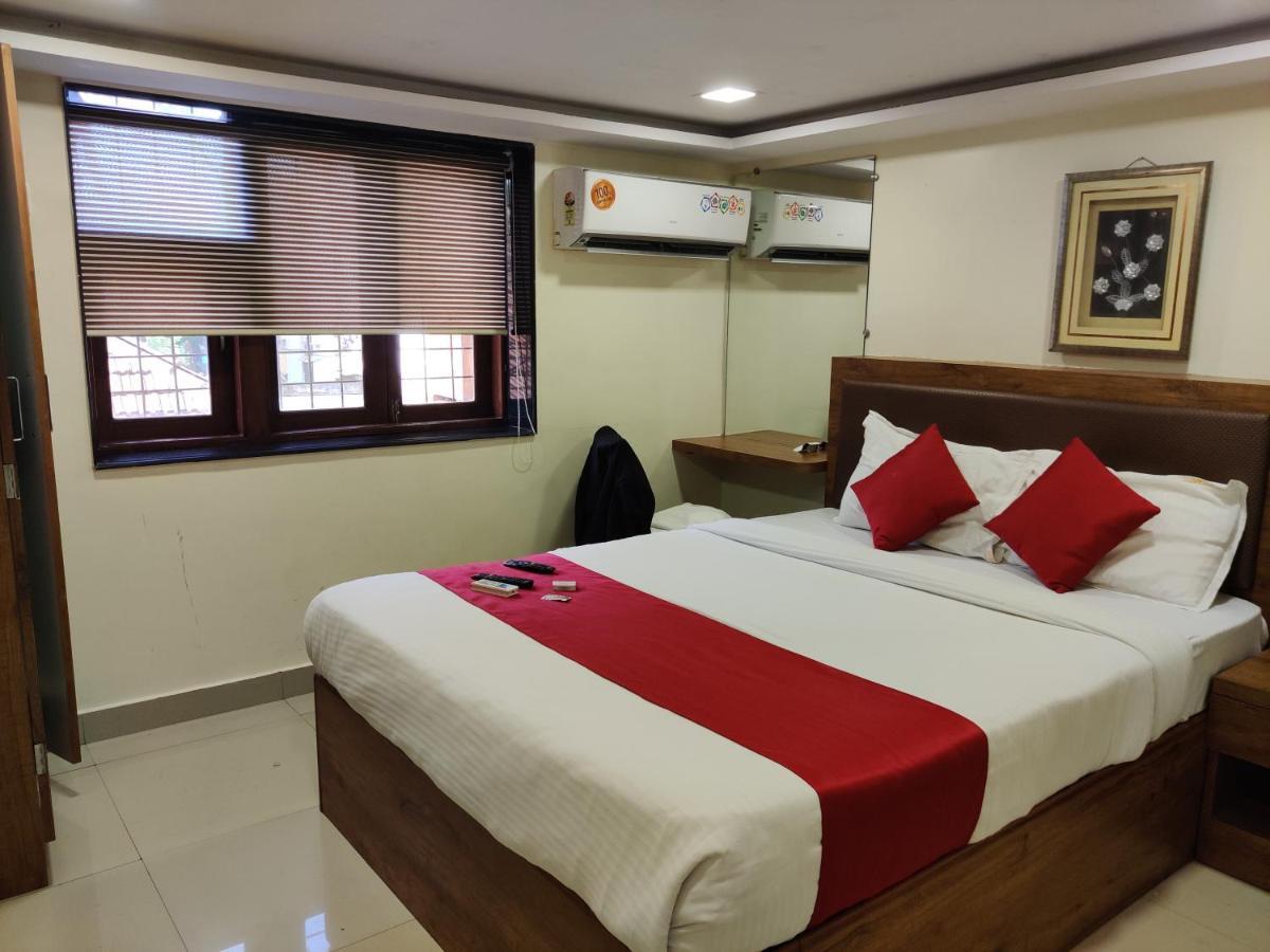 Hotel Happyland Mumbai Bagian luar foto